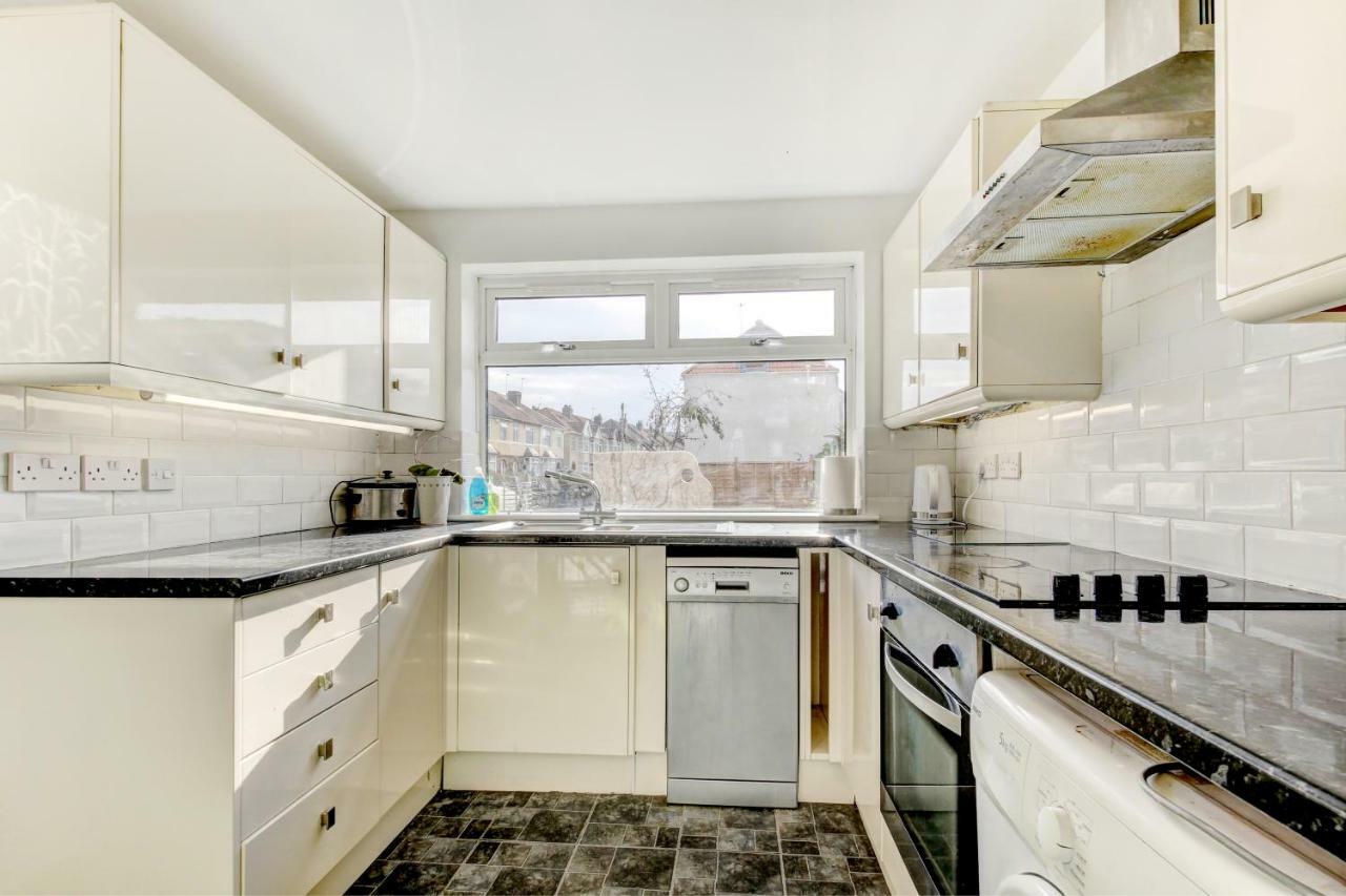 Вілла Lovely 3 Bed House In Бристоль Екстер'єр фото